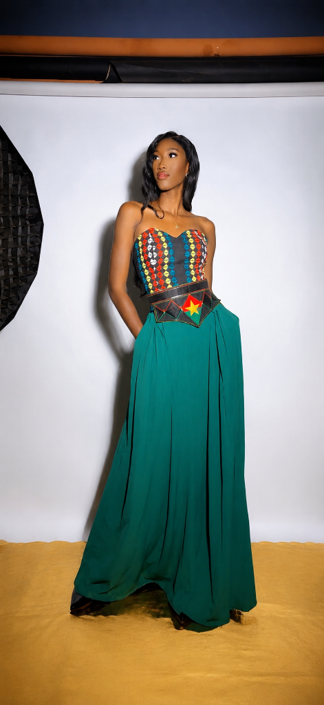 Ashara SOURABIÉ — Corset ethnique et jupe émeraude